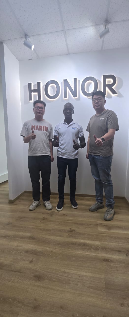 Jixels Technologies team partnering with HONOR