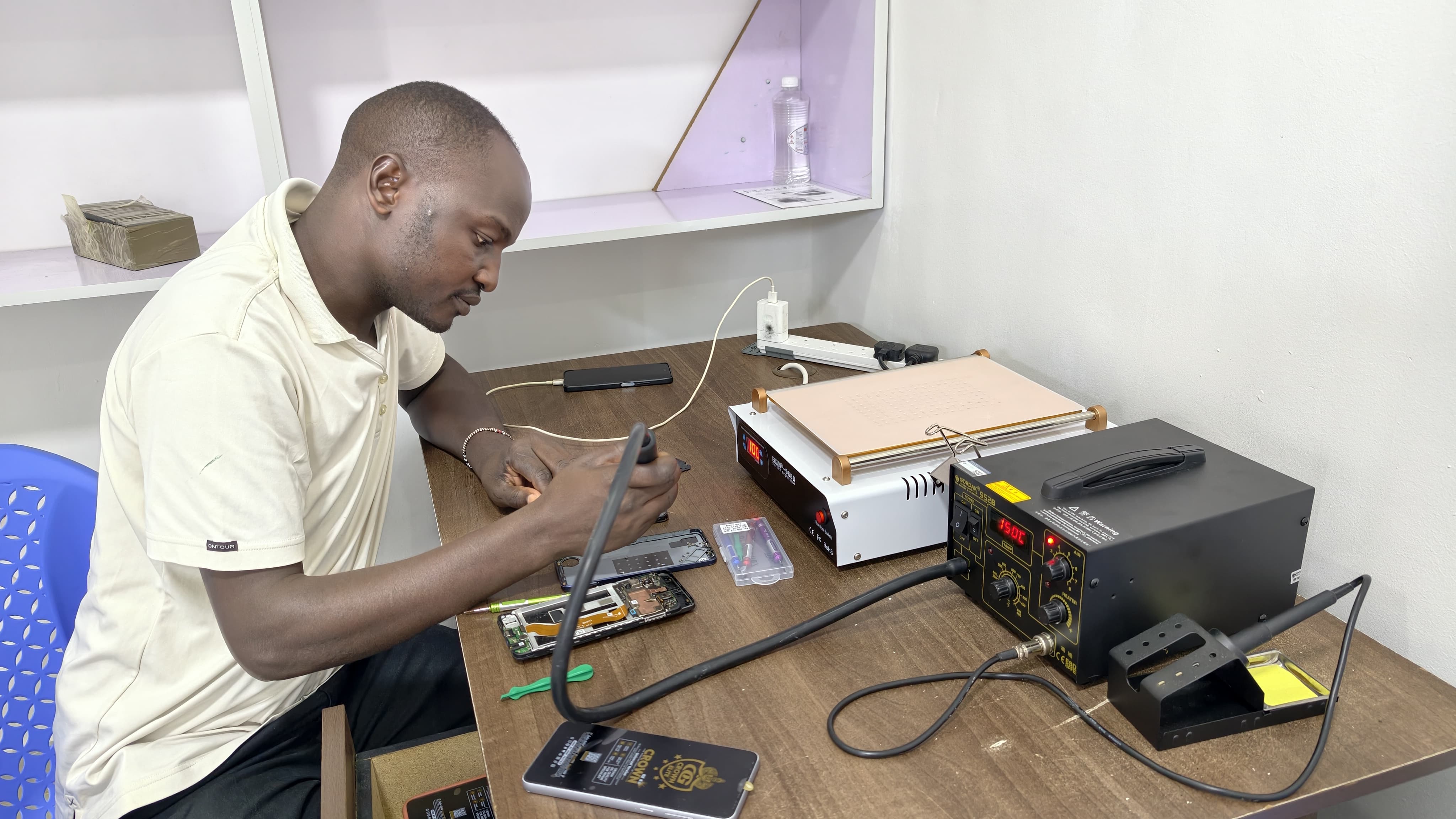Jixels Technologies technician repairing a phone